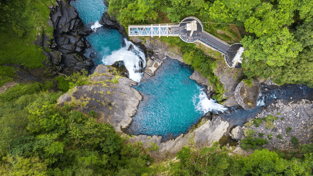 沿著山與街的節奏把步調放慢，桃園的風景很溫柔，適合悄悄帶走一整天