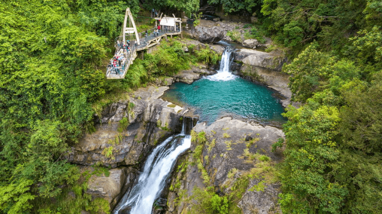 沿著山與街的節奏把步調放慢，桃園的風景很溫柔，適合悄悄帶走一整天