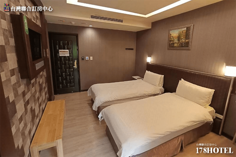 客房內舒適床鋪細節