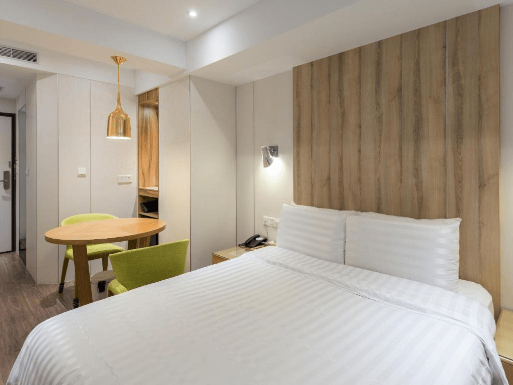 讓旅程從台北飯店的窗景開始,把城市的風與光收進一晚溫柔又輕盈的休息裡