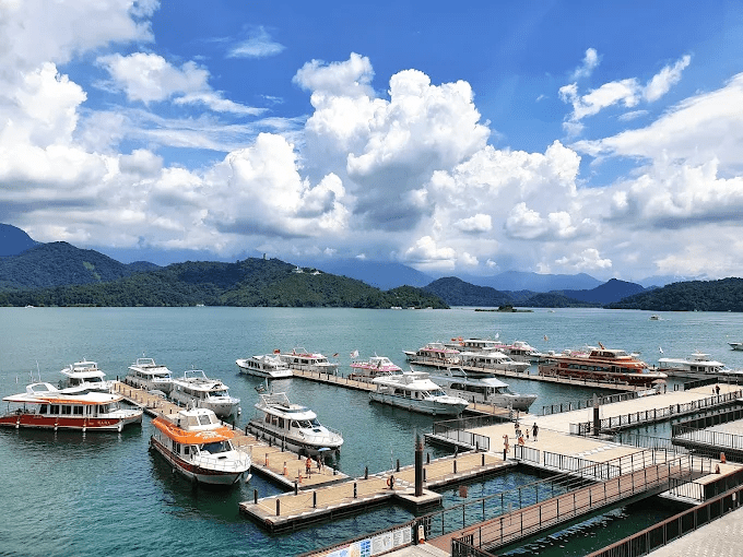 把一天留在日月潭湖邊，從騎車到搭船，看風景一層一層靠近眼前