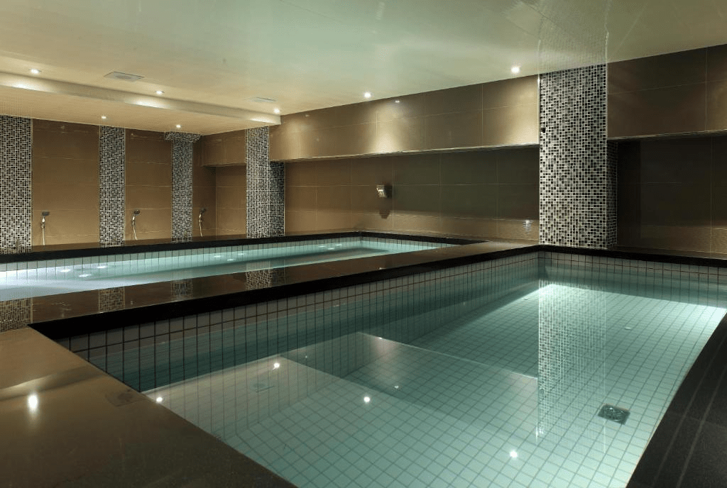 走進伊達邵的湖畔木屋儷山林會館，在日月潭迎著清晨光線泡進旅人最想要的安靜節奏裡