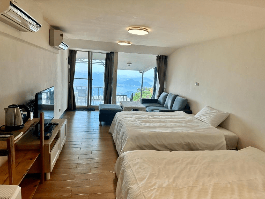 沿著九份山城的霧與光前行，在老街旁找一間讓旅程慢下來的民宿