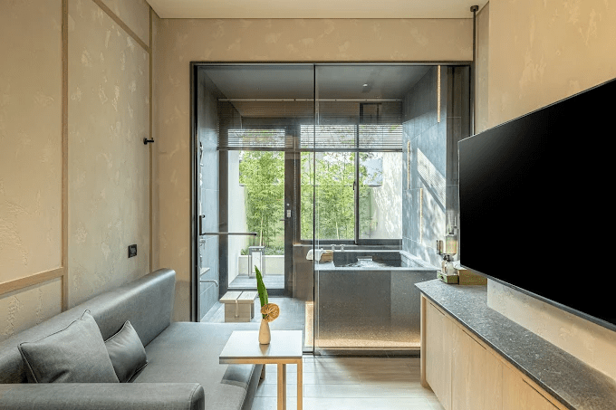 在白磺泉的蒸氣裡，讓身體慢慢沉入溫暖，遇見北投晶泉丰旅的溫泉與光