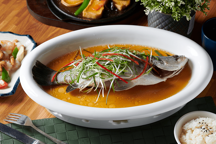 從城市一路轉進台南關子嶺，在儷景溫泉會館迎著山風吹泡湯，把忙碌留在山腳下