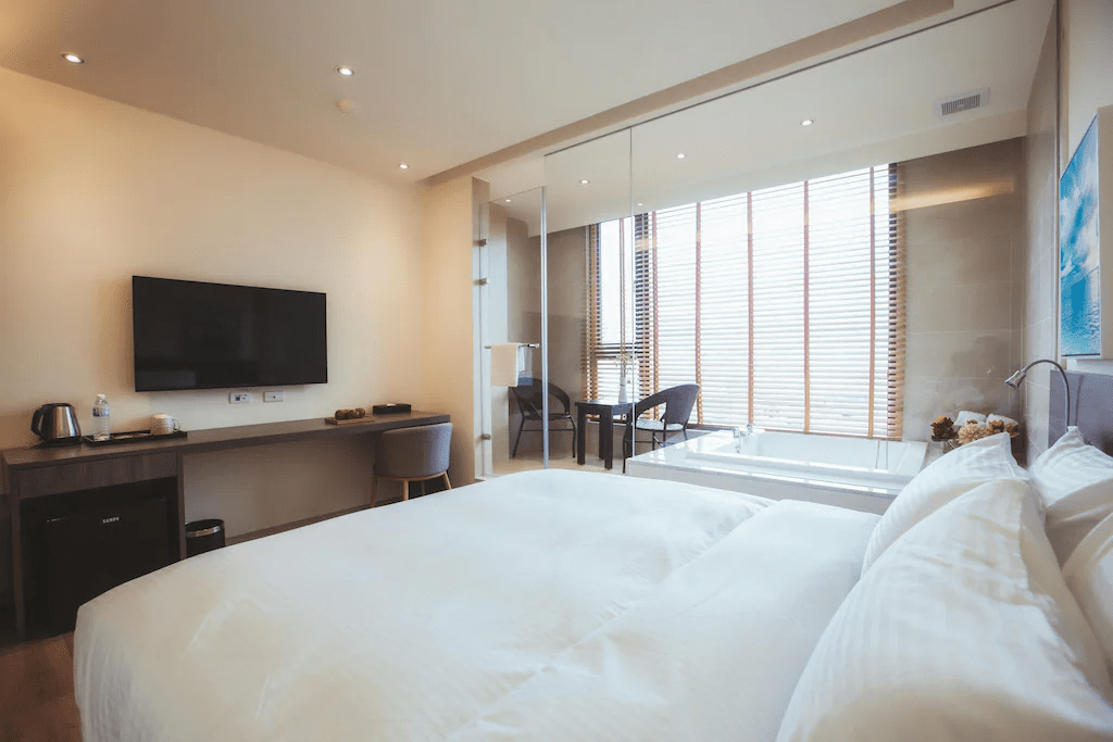 旅程停靠枋寮的一晚,把行李放進枋客文旅,順著海風散步看見小鎮的溫柔節奏