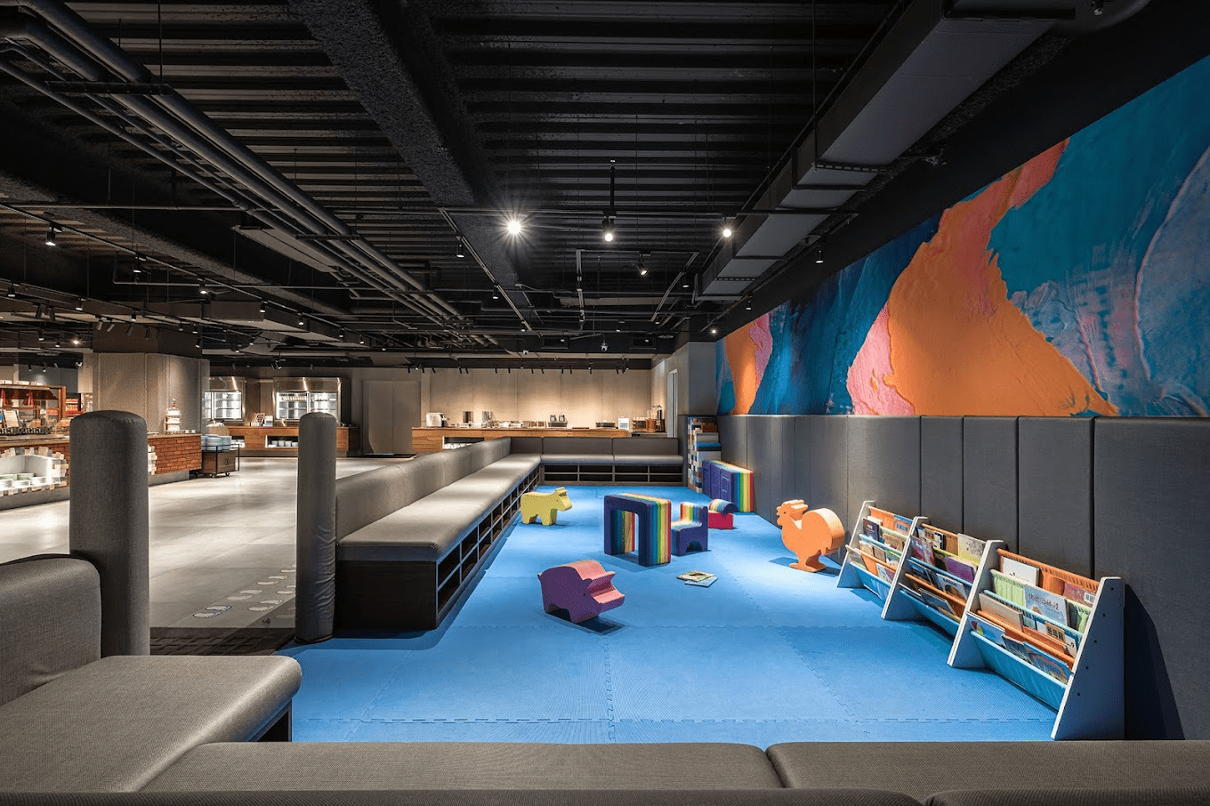 把旅程安放在鳳凰酒店的窗景裡面,短暫留宿一晚台中最溫柔的城市角落