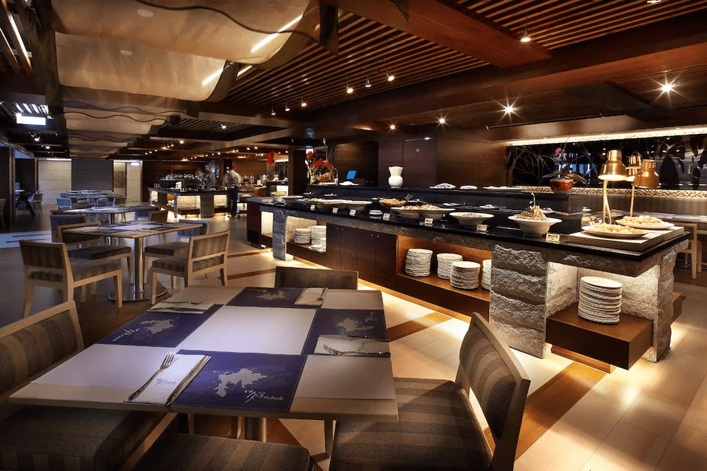 把腳步留在日月潭水邊的一晚，讓湖景住宿陪你看光線從清晨亮到傍晚