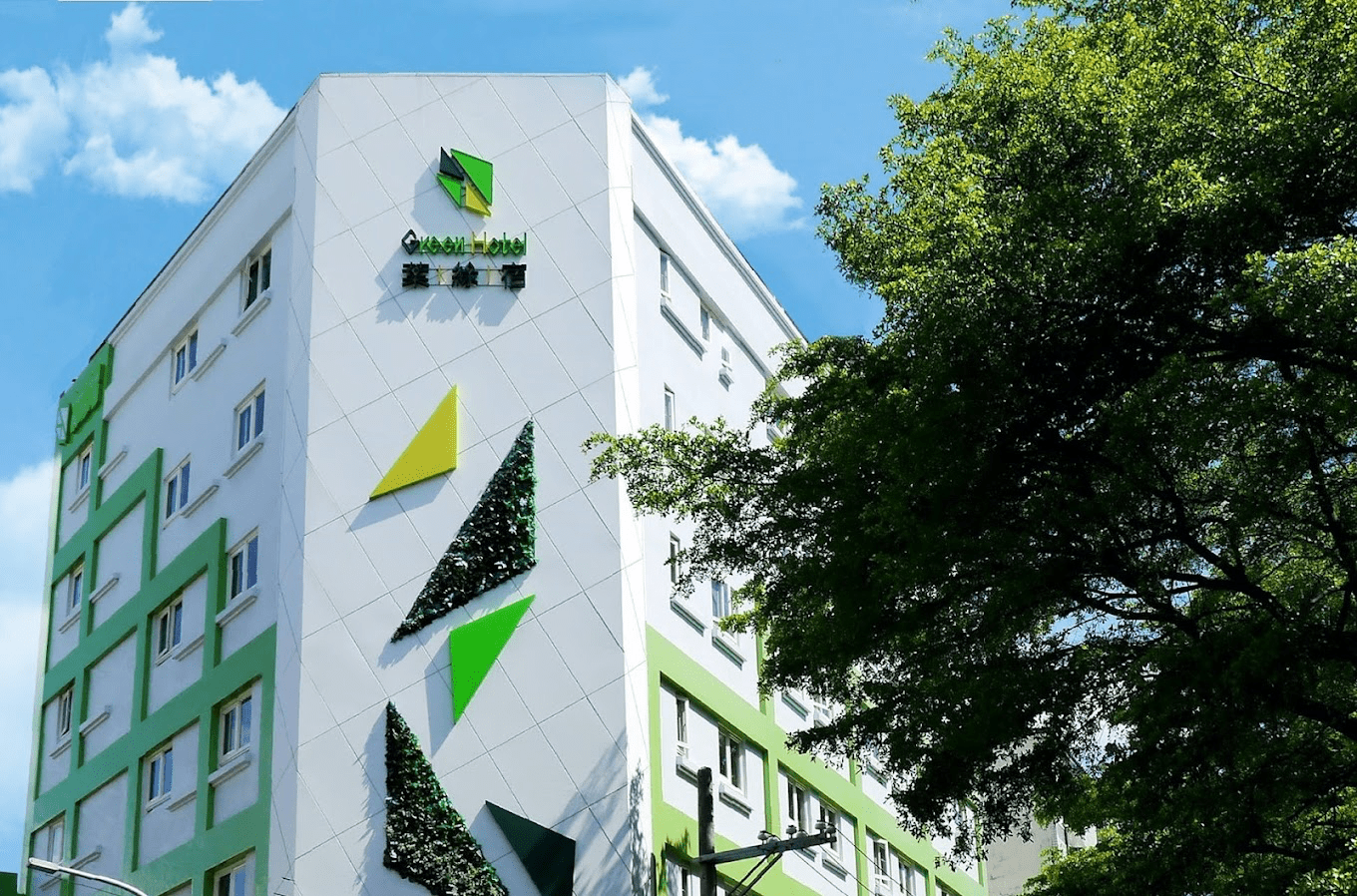 讓夜市旅行多一點安靜，在葉綠宿慢下來的一晚，把自己安放在逢甲的夜