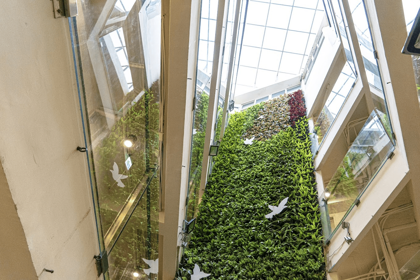 讓夜市旅行多一點安靜，在葉綠宿慢下來的一晚，把自己安放在逢甲的夜