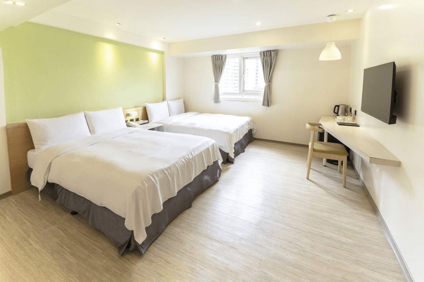 讓夜市旅行多一點安靜，在葉綠宿慢下來的一晚，把自己安放在逢甲的夜