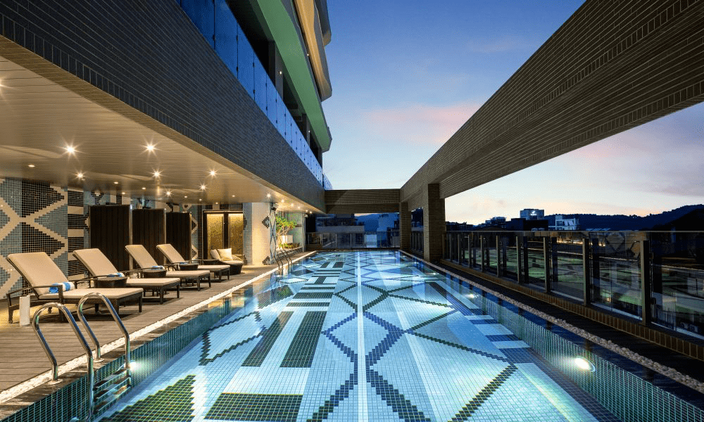 把假期交給湖景,日月潭的美在窗前展開,在力麗溫德姆帶來一夜的靜好