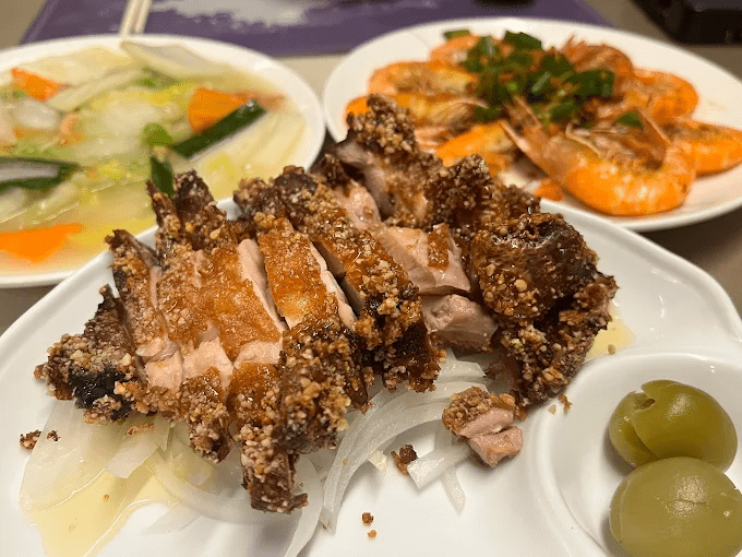 當晨光照進湖面時，在日月潭大飯店醒來感受被湖霧包圍的柔緩旅程