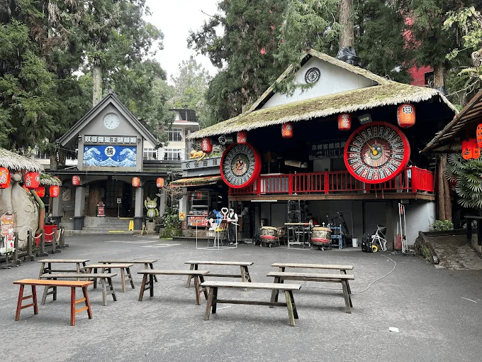把一天交給溪頭的森林氣息，在涼意與光影中悄悄展開屬於旅人的散步時刻