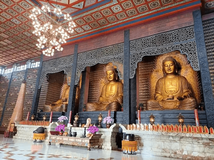 佛光山大雄寶殿外觀，展現傳統寺院建築的莊嚴與宏偉氣勢