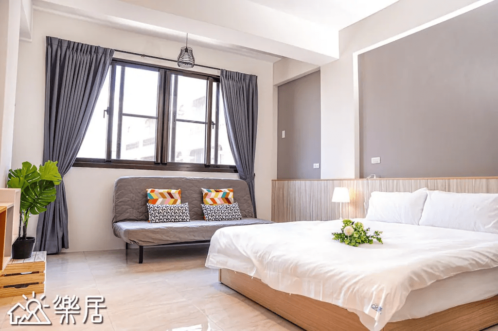 抵達宜蘭推開包棟民宿的門，感受團聚時的溫度正從屋裡緩緩散開，像在迎接旅途裡的你