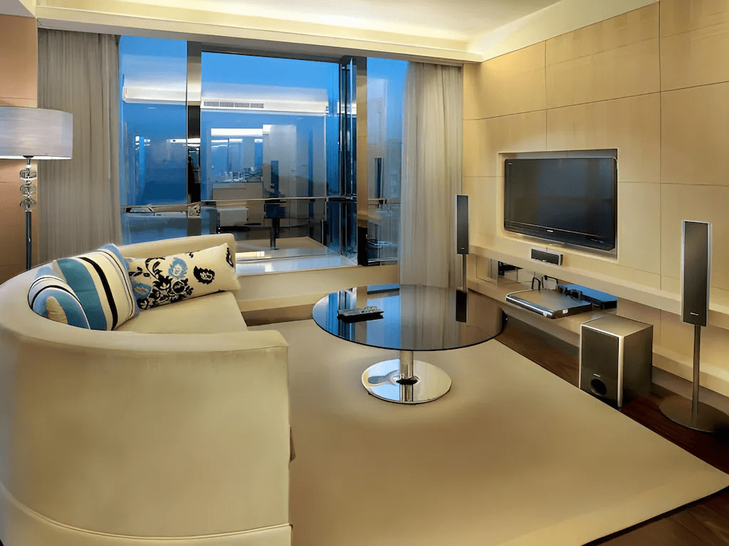 沿著湖岸線走向日月潭的寧靜，用貼近心意的住宿讓旅程在細節裡慢慢展開