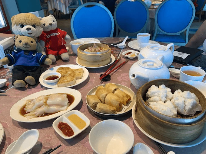 在漁人碼頭靠海的風裡緩步前行，福容大飯店淡水以寧靜的視野替旅程鋪上一層柔亮的光