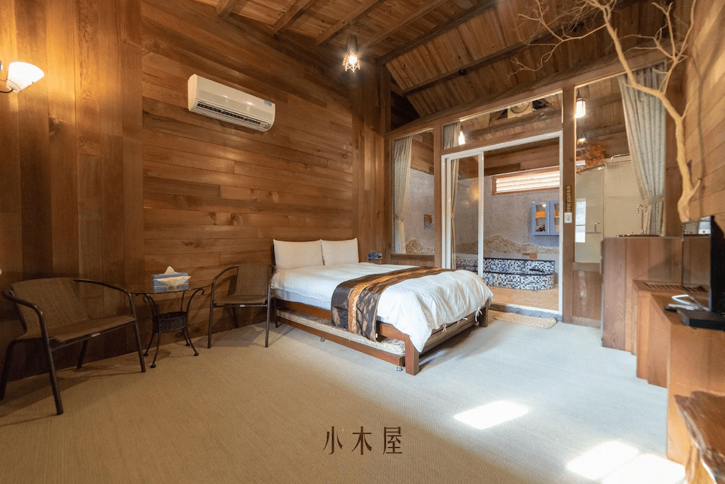 把忙碌暫時放下，入住礁溪飯店裡的溫暖湯池，在水聲與山色之間找回旅程的輕盈節奏
