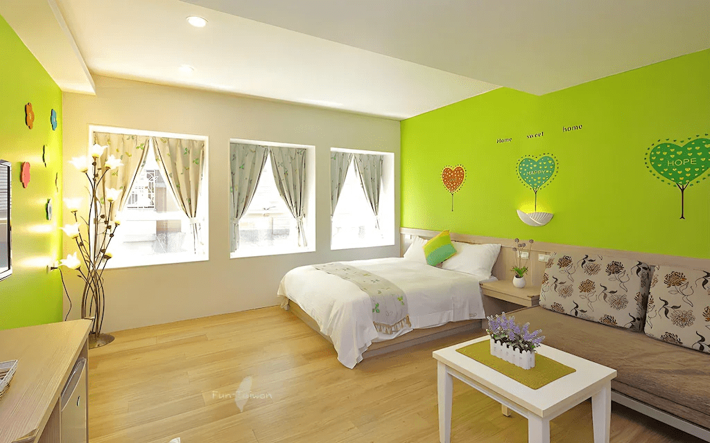 在宜蘭找一間能讓行程鬆開的飯店，從市中心出發，把時間留給海岸與夜色