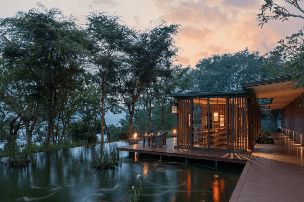 日月潭住宿怎麼選才剛好？沿湖住一晚，讓山色、水光與假期同步展開