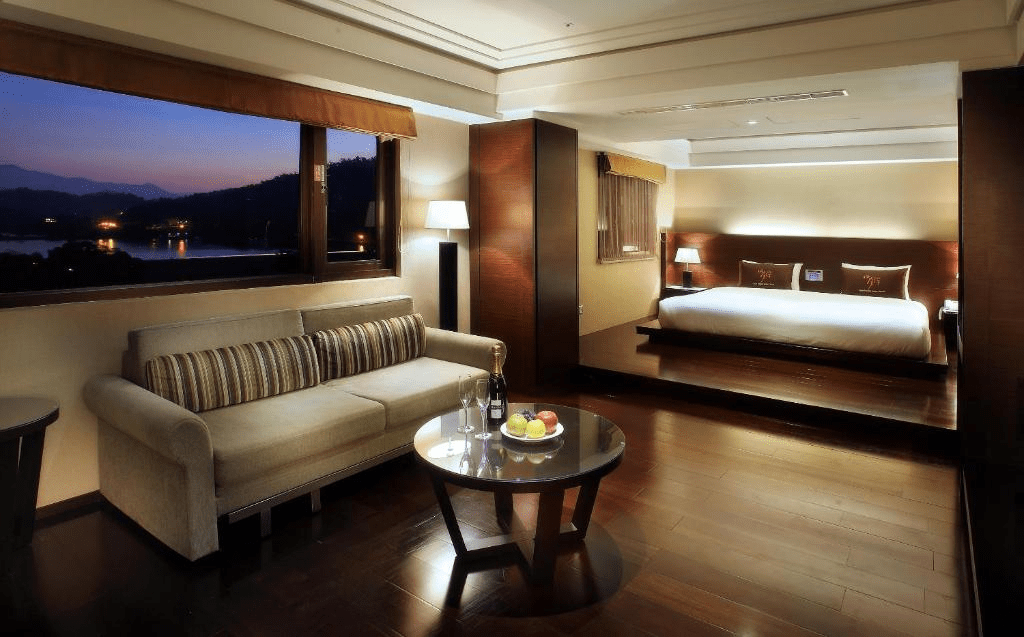 日月潭住宿怎麼選才剛好？沿湖住一晚，讓山色、水光與假期同步展開