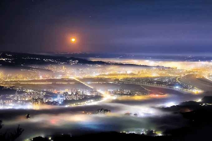 當雲海鋪滿視線時走上新北觀音山步道,在八里稜線迎接第一道光