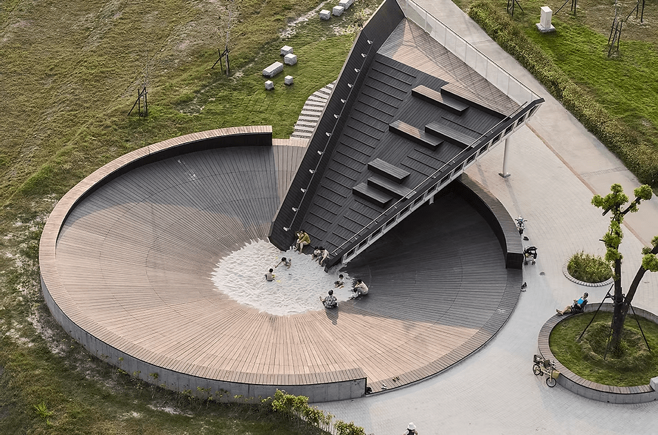 在屏東公園散步的一天，城市綠地、河岸風景與恆春草原自然接續展開