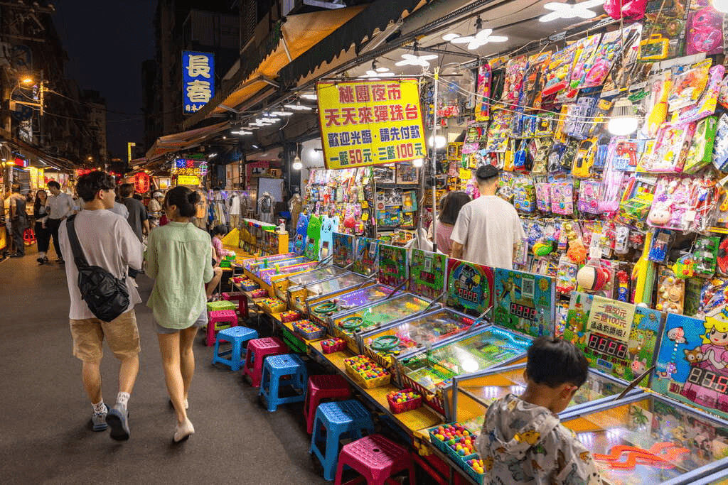 從老街光影走到飛機劃過的天空，這篇桃園景點介紹帶你慢慢遇見五個經典畫面
