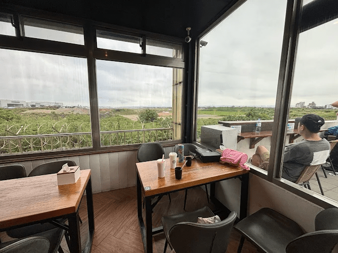 從老街光影走到飛機劃過的天空，這篇桃園景點介紹帶你慢慢遇見五個經典畫面