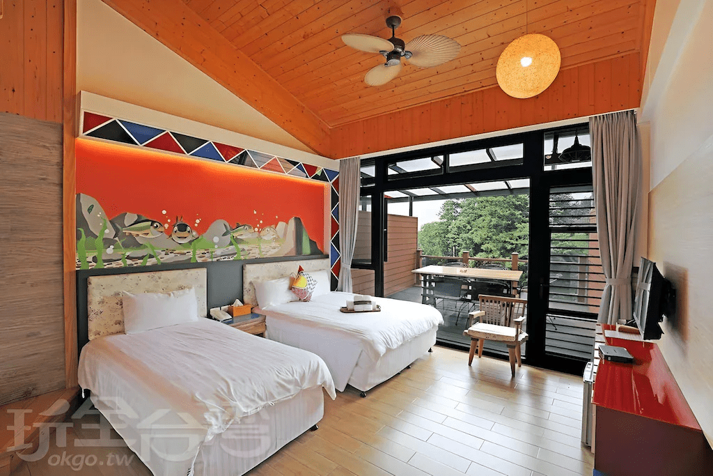 沿著午後山嵐走進嘉義阿里山，選一間能看山景的住宿，讓夜色慢慢把旅程安放下來