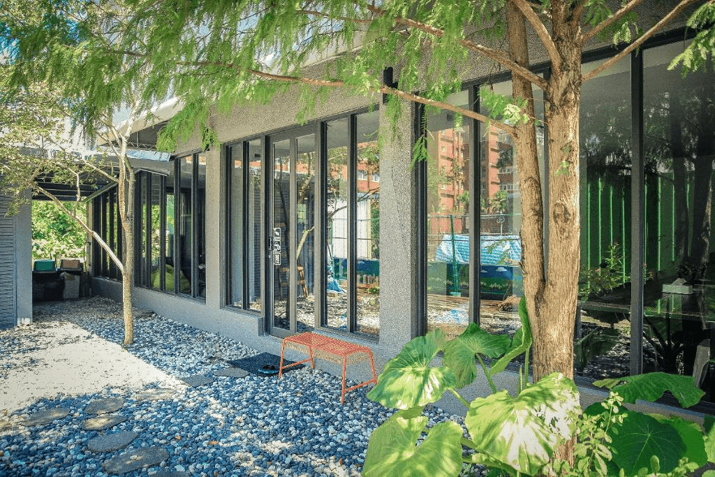 想泡湯、想看海、也想陪孩子放電，這樣選宜蘭住宿行程最順