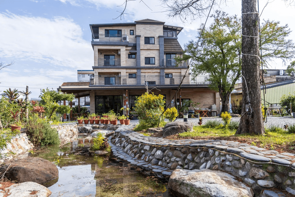 想泡湯、想看海、也想陪孩子放電，這樣選宜蘭住宿行程最順