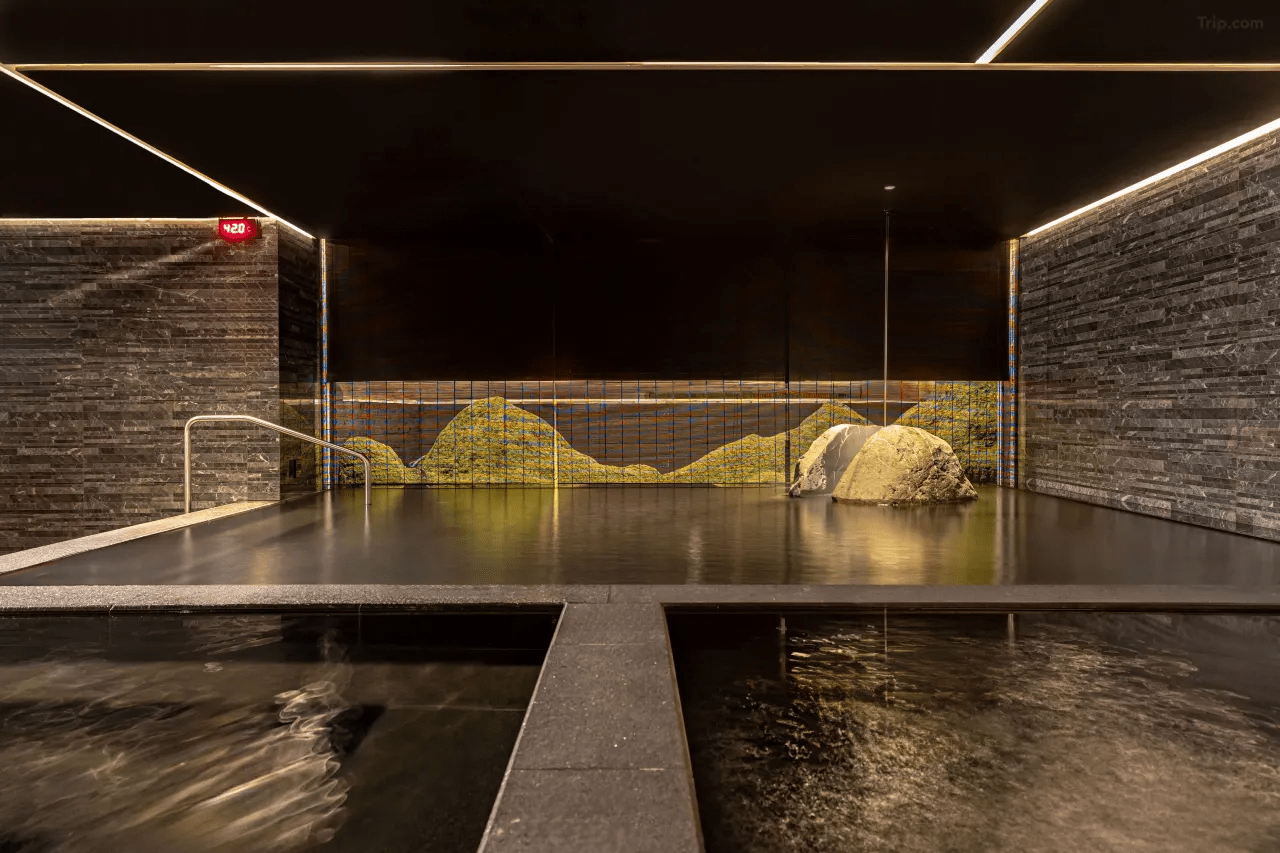 天氣轉涼時往北投出發，住進晶泉丰旅，在白磺溫泉裡迎接一個安靜的夜晚