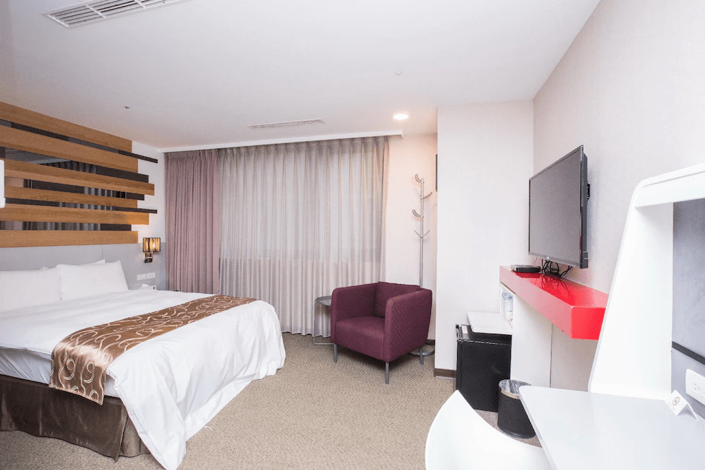 走在嘉義市的日常街道，住進一晚剛剛好的飯店，旅行自然變得從容