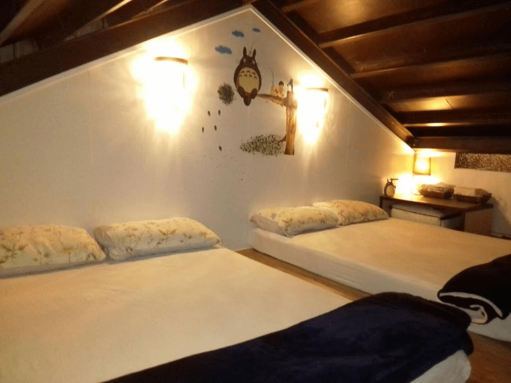 沿著湖畔慢慢走進左營日常，在蓮池潭周邊找一晚剛剛好的高雄住宿節奏