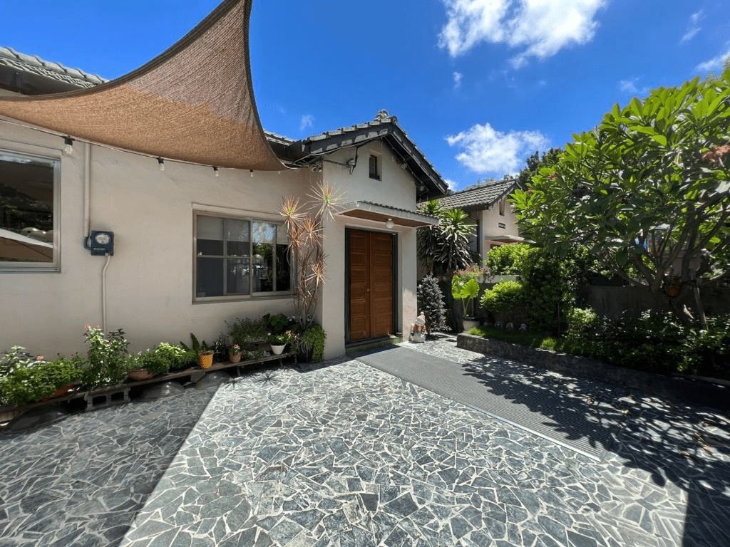 沿著湖畔慢慢走進左營日常，在蓮池潭周邊找一晚剛剛好的高雄住宿節奏