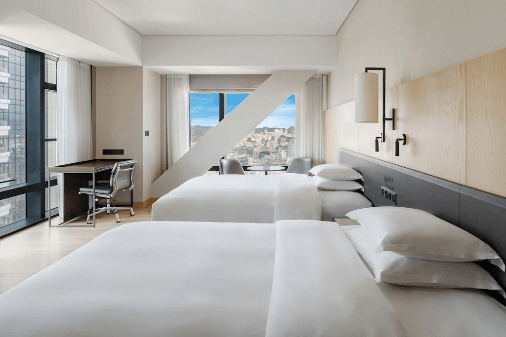 拉著行李走進台北街頭前，選對住宿位置，旅途第一晚就安心了