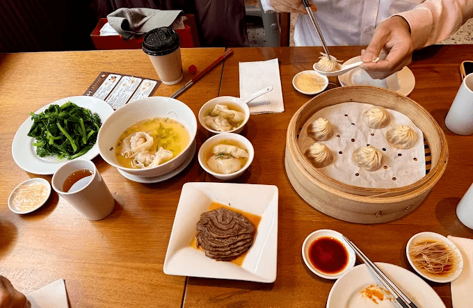 拉著行李走進台北街頭前，選對住宿位置，旅途第一晚就安心了