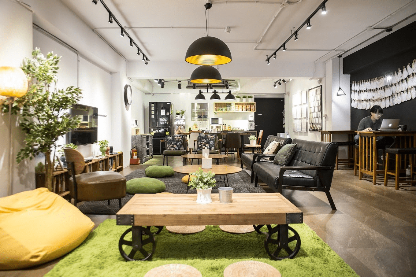 用步行的速度認識台北，把行李放在北門臥客青年旅舍，城市不再那麼遠