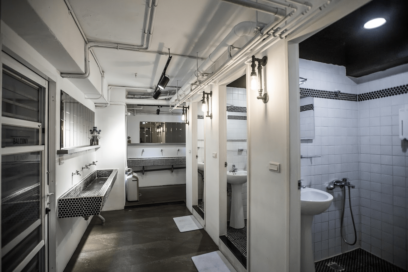 用步行的速度認識台北，把行李放在北門臥客青年旅舍，城市不再那麼遠