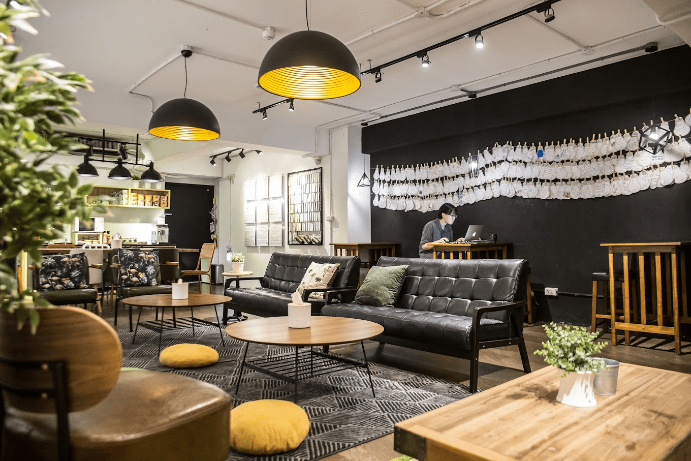 用步行的速度認識台北，把行李放在北門臥客青年旅舍，城市不再那麼遠