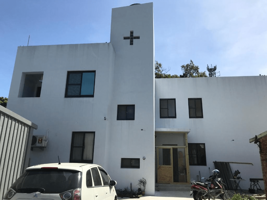 走進苗栗的山城午後，挑一間民宿讓咖啡、森林與夜色自然展開