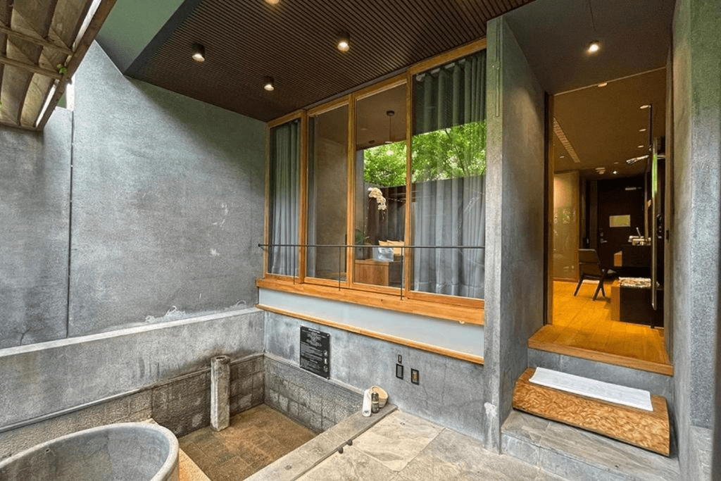 走進苗栗的山城午後，挑一間民宿讓咖啡、森林與夜色自然展開