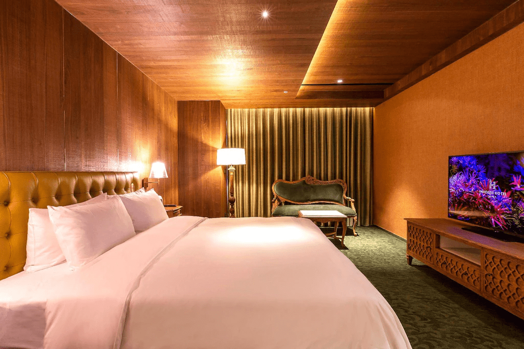 把行李放進台中街景裡，從逢甲到七期慢慢選一晚舒服的住宿