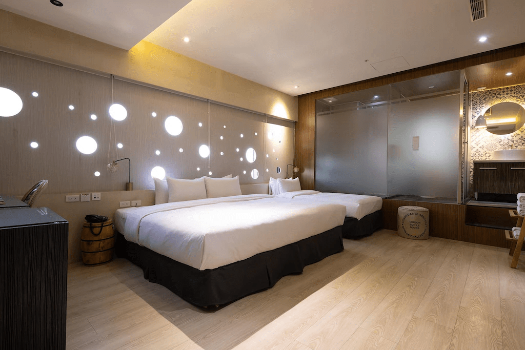 把行李放進台中街景裡，從逢甲到七期慢慢選一晚舒服的住宿