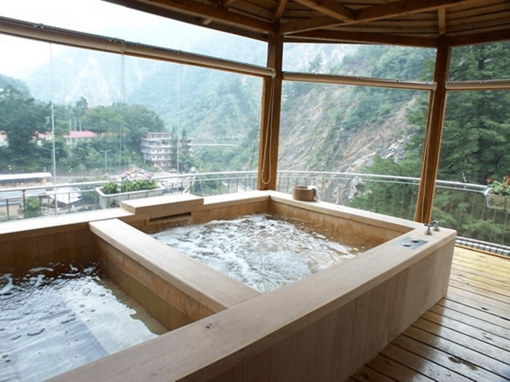 當山霧升起、泉水變暖，在谷關找到屬於自己步調的一段夜晚