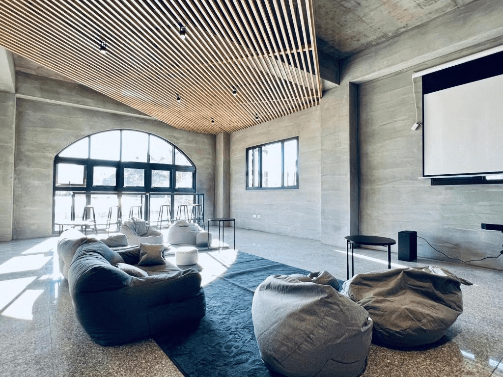 週末開車進宜蘭，住進適合家庭放鬆的旅宿，讓海風與溫泉接手照顧假期