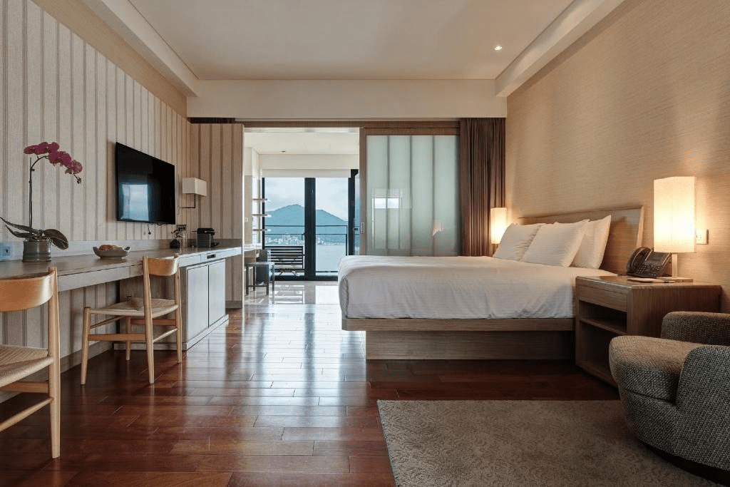 在日月潭湖畔慢慢住進風景裡，走進雲品溫泉酒店找回放鬆的旅行節奏