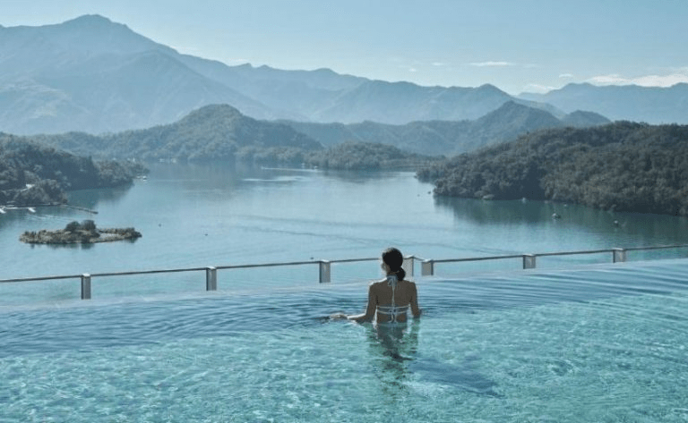 清晨走進日月潭湖畔的慢時光，在漢來日月行館住進被水色包圍的靜謐風景